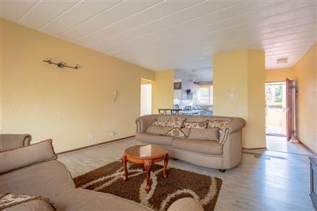 False - Apartment For Sale in Little Falls, Roodepoort, Gauteng - M120024