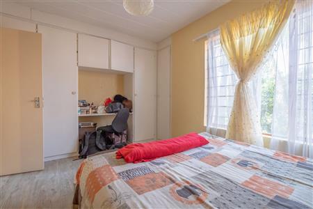 False - Apartment For Sale in Little Falls, Roodepoort, Gauteng - M120024