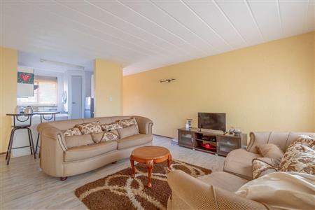 False - Apartment For Sale in Little Falls, Roodepoort, Gauteng - M120024