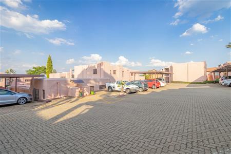 False - Apartment For Sale in Little Falls, Roodepoort, Gauteng - M120024
