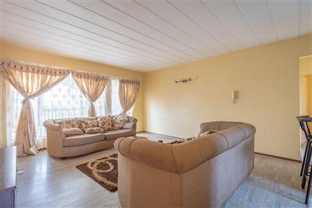 False - Apartment For Sale in Little Falls, Roodepoort, Gauteng - M120024