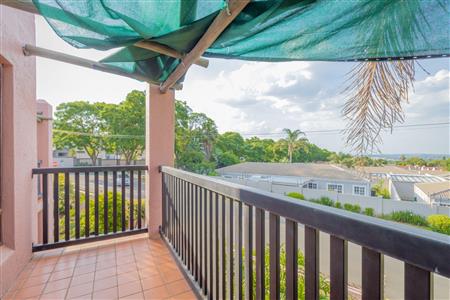 False - Apartment For Sale in Little Falls, Roodepoort, Gauteng - M120024