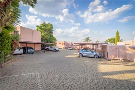 False - Apartment For Sale in Little Falls, Roodepoort, Gauteng - M120024
