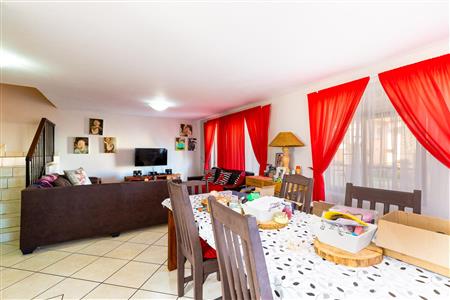 False - Townhouse for sale in Island View, Mossel Bay - M120054