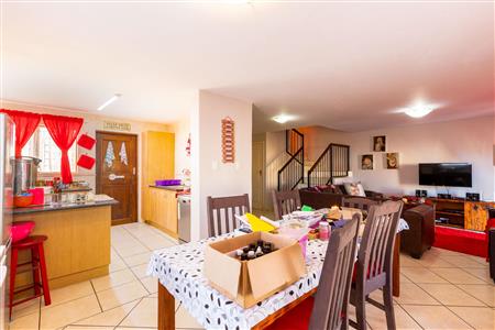 False - Townhouse for sale in Island View, Mossel Bay - M120054