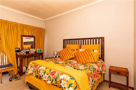 False - Townhouse for sale in Island View, Mossel Bay - M120054