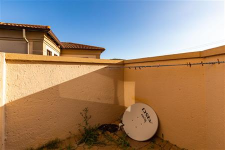 False - Townhouse for sale in Island View, Mossel Bay - M120054