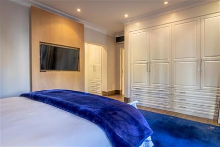 False - Apartment For Sale in Hyde Park, Sandton, Gauteng - M120140