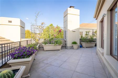 False - Apartment For Sale in Hyde Park, Sandton, Gauteng - M120140