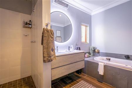 False - Apartment For Sale in Hyde Park, Sandton, Gauteng - M120140