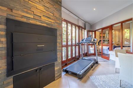 False - Apartment For Sale in Hyde Park, Sandton, Gauteng - M120140