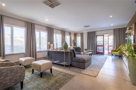 False - Apartment For Sale in Hyde Park, Sandton, Gauteng - M120140