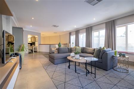 False - Apartment For Sale in Hyde Park, Sandton, Gauteng - M120140