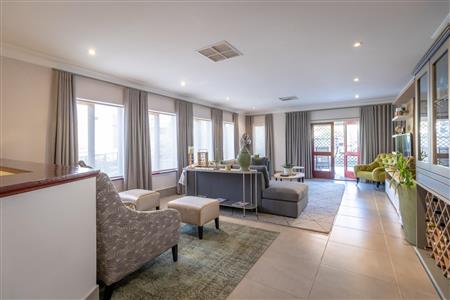 False - Apartment For Sale in Hyde Park, Sandton, Gauteng - M120140