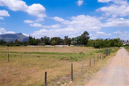 False - Farm For Sale in Klein Drakenstein, Paarl, Western Cape - M120164