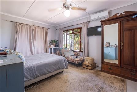 False - Farm For Sale in Klein Drakenstein, Paarl, Western Cape - M120164