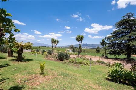 False - Farm For Sale in Klein Drakenstein, Paarl, Western Cape - M120164