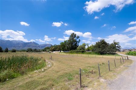 False - Farm For Sale in Klein Drakenstein, Paarl, Western Cape - M120164