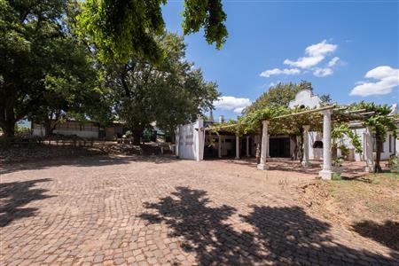False - Farm For Sale in Klein Drakenstein, Paarl, Western Cape - M120164