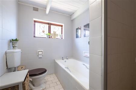 False - Farm For Sale in Klein Drakenstein, Paarl, Western Cape - M120164
