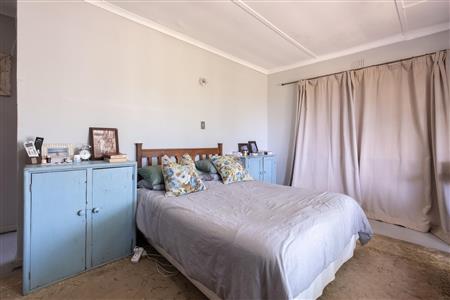 False - Farm For Sale in Klein Drakenstein, Paarl, Western Cape - M120164
