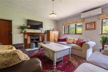 False - Farm For Sale in Klein Drakenstein, Paarl, Western Cape - M120164