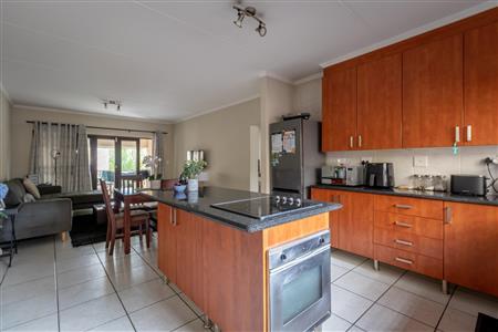 False - Apartment For Sale in Sunninghill, Sandton, Gauteng - M120186