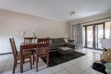 False - Apartment For Sale in Sunninghill, Sandton, Gauteng - M120186