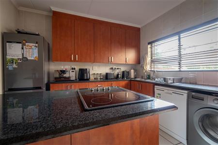 False - Apartment For Sale in Sunninghill, Sandton, Gauteng - M120186