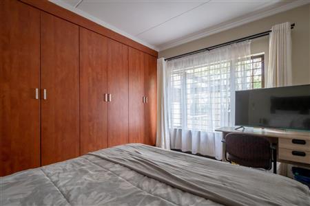 False - Apartment For Sale in Sunninghill, Sandton, Gauteng - M120186