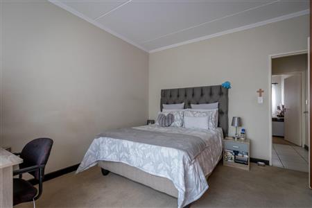 False - Apartment For Sale in Sunninghill, Sandton, Gauteng - M120186