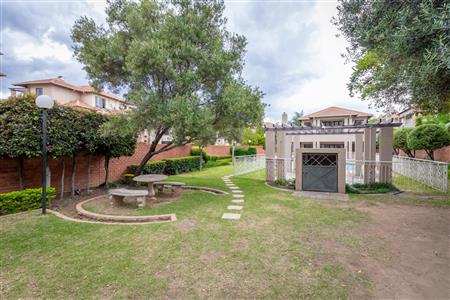 False - Apartment For Sale in Sunninghill, Sandton, Gauteng - M120186