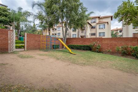 False - Apartment For Sale in Sunninghill, Sandton, Gauteng - M120186