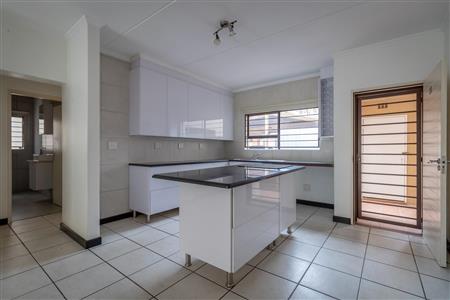 False - Apartment For Sale in Sunninghill, Sandton, Gauteng - M120189