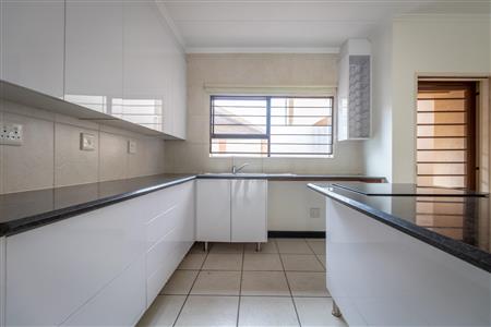 False - Apartment For Sale in Sunninghill, Sandton, Gauteng - M120189