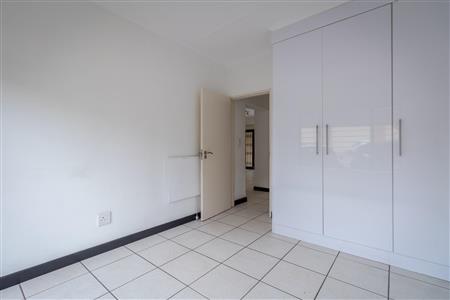 False - Apartment For Sale in Sunninghill, Sandton, Gauteng - M120189