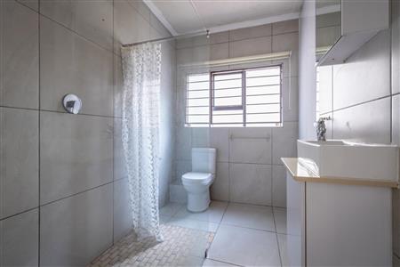 False - Apartment For Sale in Sunninghill, Sandton, Gauteng - M120189