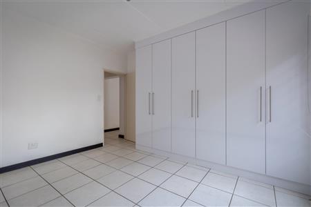 False - Apartment For Sale in Sunninghill, Sandton, Gauteng - M120189