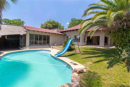 False - House For Sale in Bryanston, Sandton, Gauteng - M120139