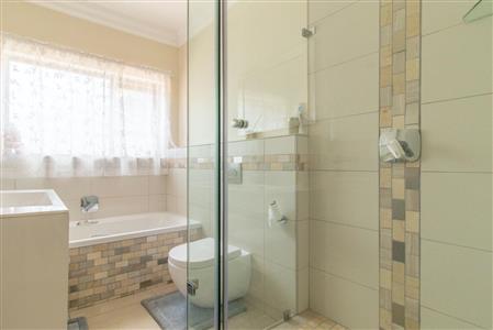 False - House For Sale in Bryanston, Sandton, Gauteng - M120139