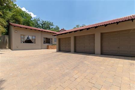 False - House For Sale in Bryanston, Sandton, Gauteng - M120139