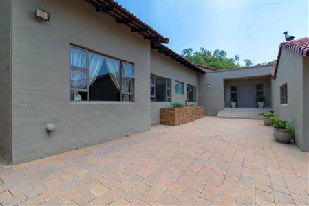 False - House For Sale in Bryanston, Sandton, Gauteng - M120139