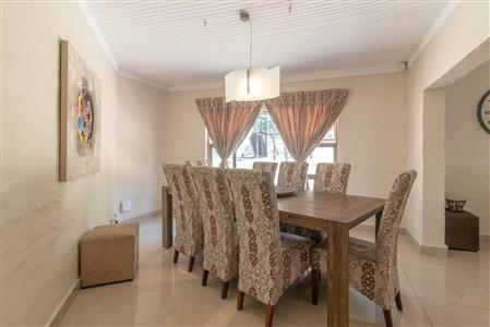 False - House For Sale in Bryanston, Sandton, Gauteng - M120139