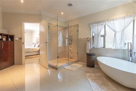 False - House For Sale in Bryanston, Sandton, Gauteng - M120139