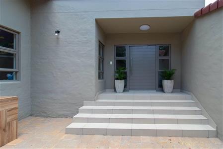 False - House For Sale in Bryanston, Sandton, Gauteng - M120139