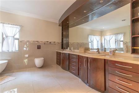 False - House For Sale in Bryanston, Sandton, Gauteng - M120139