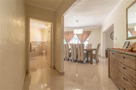 False - House For Sale in Bryanston, Sandton, Gauteng - M120139