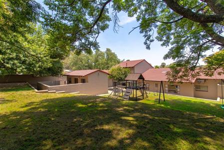 False - House For Sale in Bryanston, Sandton, Gauteng - M120139