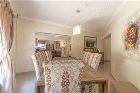 False - House For Sale in Bryanston, Sandton, Gauteng - M120139