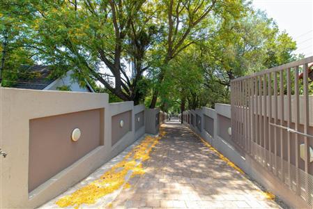 False - House For Sale in Bryanston, Sandton, Gauteng - M120139